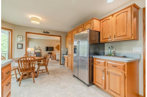 1164 Dolan Dr, Sun Prairie, WI 53590