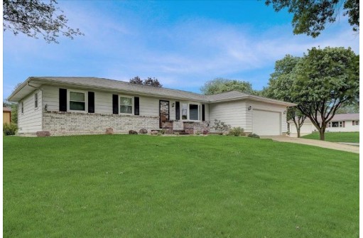 2401 Green Ridge Dr, Madison, WI 53704