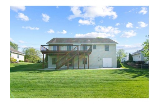 990 Hain Rd, Edgerton, WI 53534