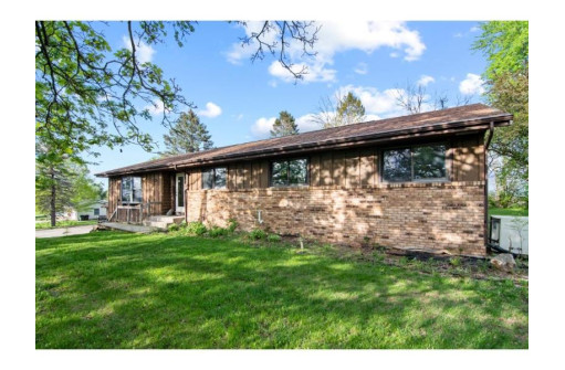 1446 N Austin Rd, Janesville, WI 53548