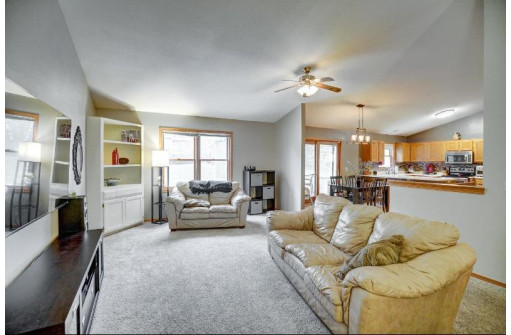 7533 E Village Crest Dr, Madison, WI 53719