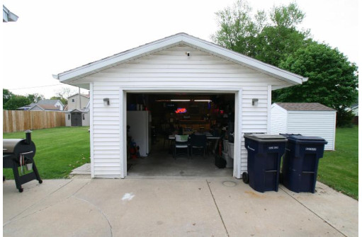 320 N Pine St, Janesville, WI 53548