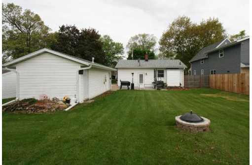 320 N Pine St, Janesville, WI 53548