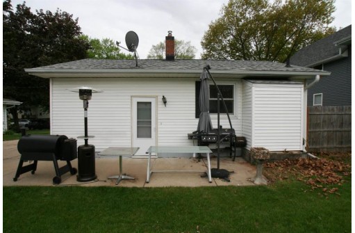 320 N Pine St, Janesville, WI 53548