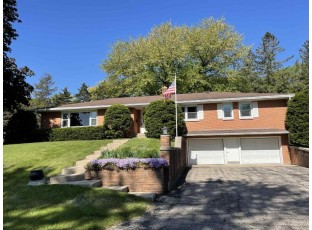 1008 Riverview Dr Stoughton, WI 53589