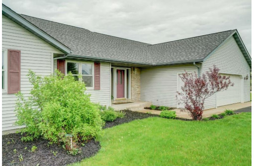 N6917 Bobbi Rd, Pardeeville, WI 53954-9000