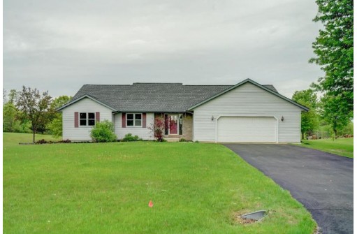 N6917 Bobbi Rd, Pardeeville, WI 53954-9000