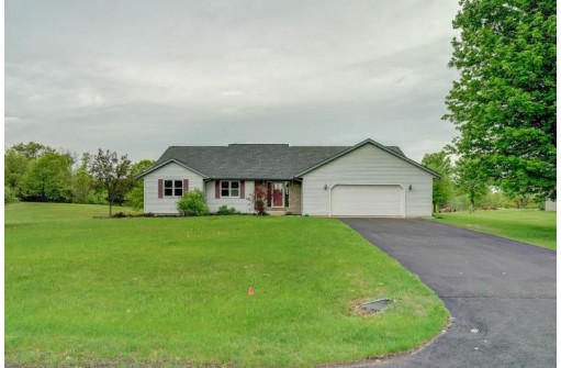 N6917 Bobbi Rd, Pardeeville, WI 53954-9000