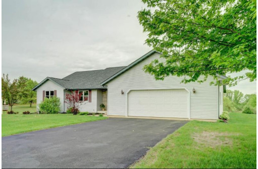 N6917 Bobbi Rd, Pardeeville, WI 53954-9000