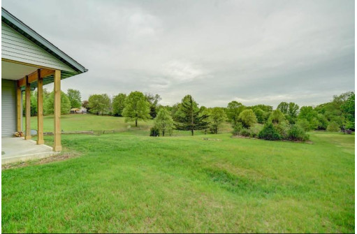 N6917 Bobbi Rd, Pardeeville, WI 53954-9000