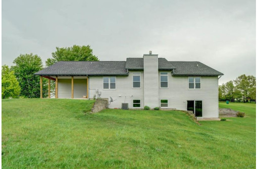 N6917 Bobbi Rd, Pardeeville, WI 53954-9000