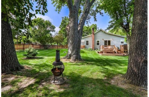 563 Chatham Terr, Madison, WI 53711