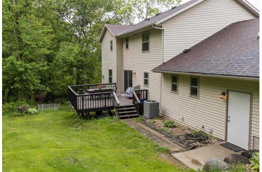 W3435 Woodside Rd, Belleville, WI 53508