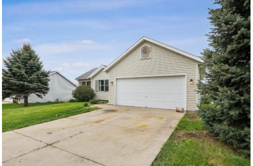 812 Brookstone Crest, Mount Horeb, WI 53572