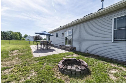 W10789 Mikard Rd, Beaver Dam, WI 53916