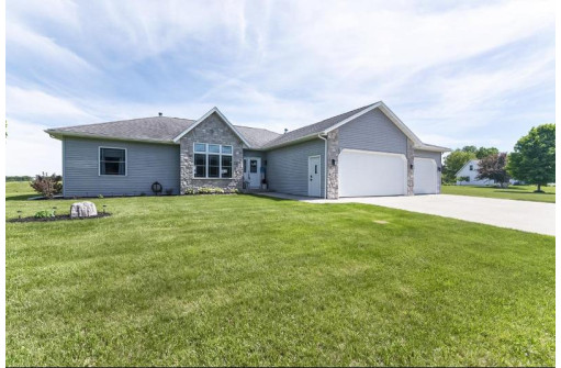 W10789 Mikard Rd, Beaver Dam, WI 53916