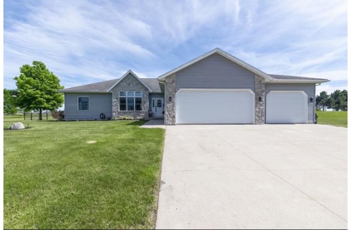 W10789 Mikard Rd, Beaver Dam, WI 53916