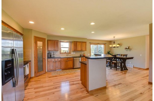 1426 Chadsworth Dr, Sun Prairie, WI 53590