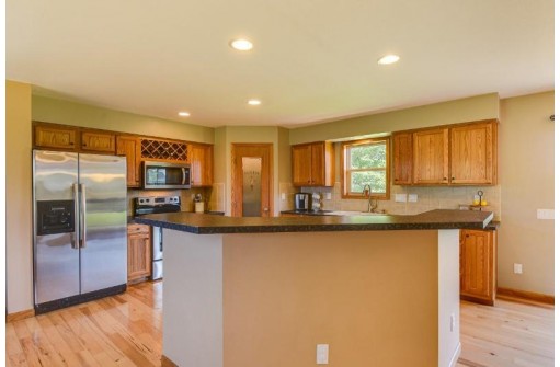 1426 Chadsworth Dr, Sun Prairie, WI 53590