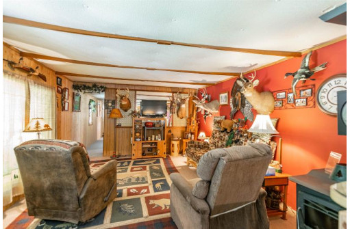 695 Badger Ln, Hancock, WI 54943