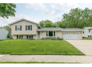 1904 Harris Highland Dr Waukesha, WI 53188