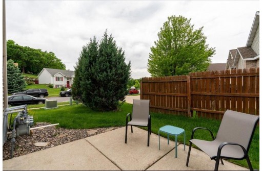 1325 Glacier Hill Dr 1, Madison, WI 53704