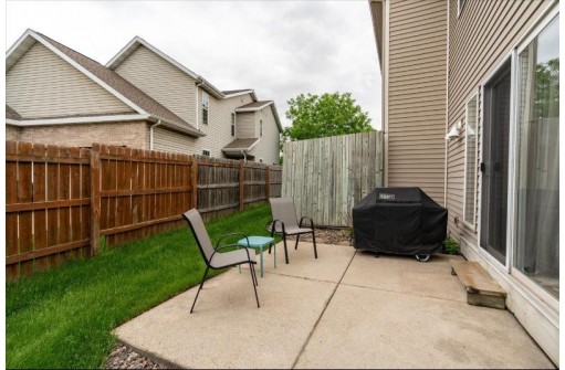 1325 Glacier Hill Dr 1, Madison, WI 53704