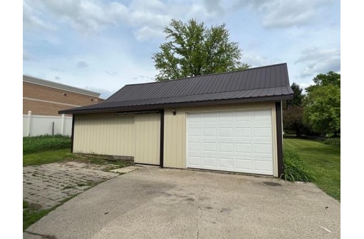 145 S Dewey Ave, Reedsburg, WI 53959