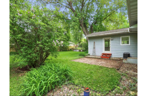 33 Crystal Ln, Madison, WI 53714