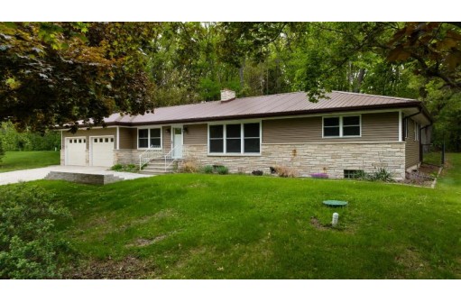 W1168 Lillian St, Green Lake, WI 54941