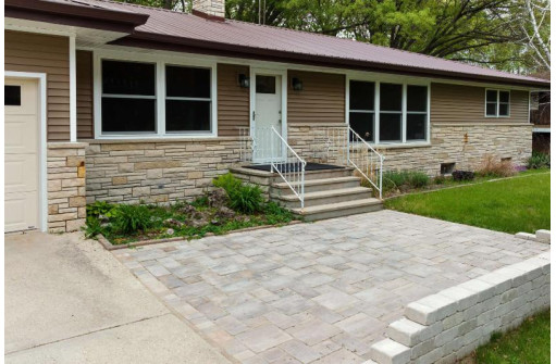 W1168 Lillian St, Green Lake, WI 54941