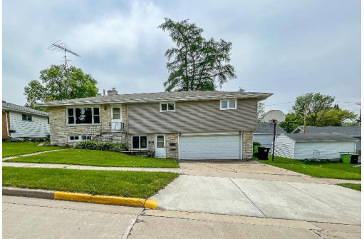 611 Gilmore Ave, Beaver Dam, WI 53916