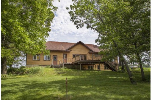 8811 Colby Rd, Mount Horeb, WI 53572