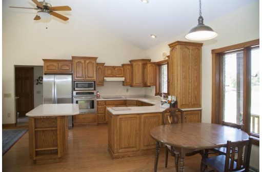 8811 Colby Rd, Mount Horeb, WI 53572