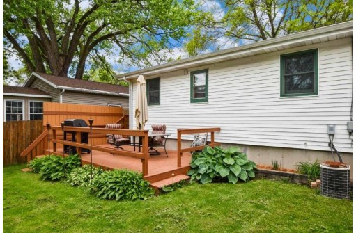 1837 Schlimgen Ave, Madison, WI 53704