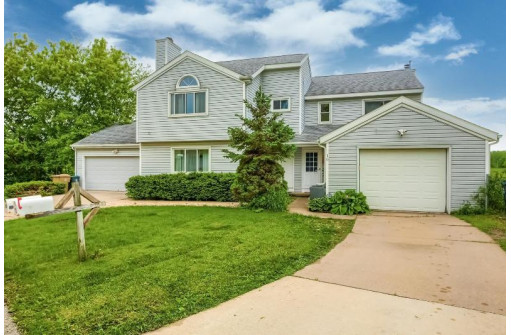 10 Falmouth Ct, Madison, WI 53719