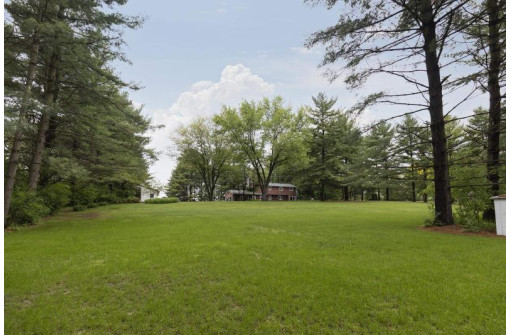 N1538 Cummings Dr, Fort Atkinson, WI 53538