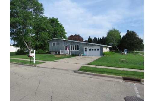 496 E Spring St, Waupun, WI 53963-1115