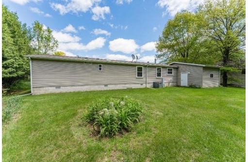 E4195 Kickapoo Ct, La Valle, WI 53941