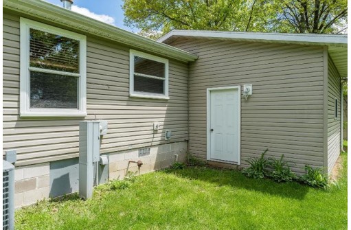 E4195 Kickapoo Ct, La Valle, WI 53941