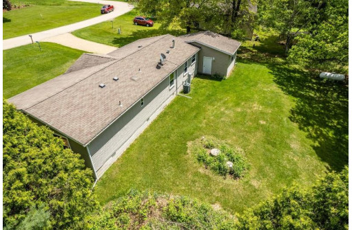 E4195 Kickapoo Ct, La Valle, WI 53941