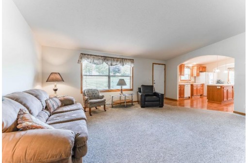 E4195 Kickapoo Ct, La Valle, WI 53941