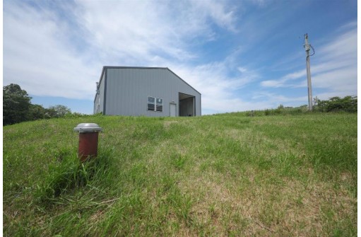 1013 Splinter Ln, Platteville, WI 53818