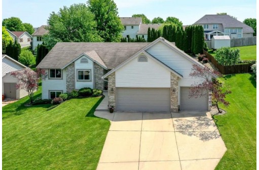 1349 Troon Dr, Sun Prairie, WI 53590