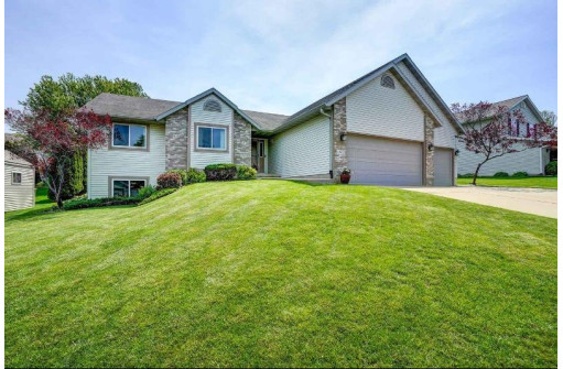 1349 Troon Dr, Sun Prairie, WI 53590