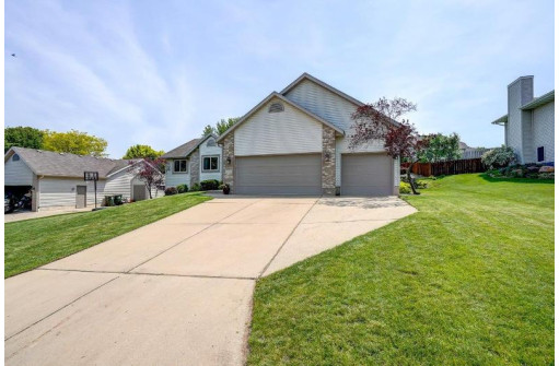 1349 Troon Dr, Sun Prairie, WI 53590