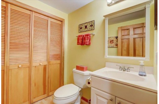 36 Hidden Hollow Tr, Madison, WI 53717