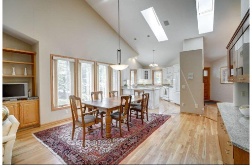 3023 Woods Edge Way, Fitchburg, WI 53711