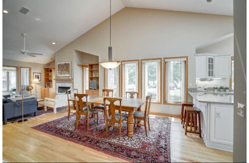 3023 Woods Edge Way, Fitchburg, WI 53711