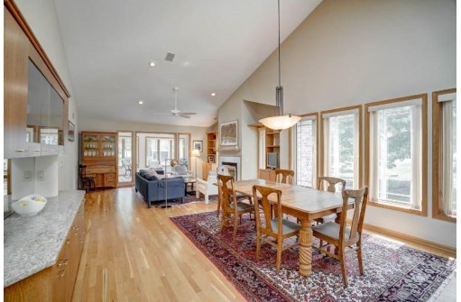 3023 Woods Edge Way, Fitchburg, WI 53711